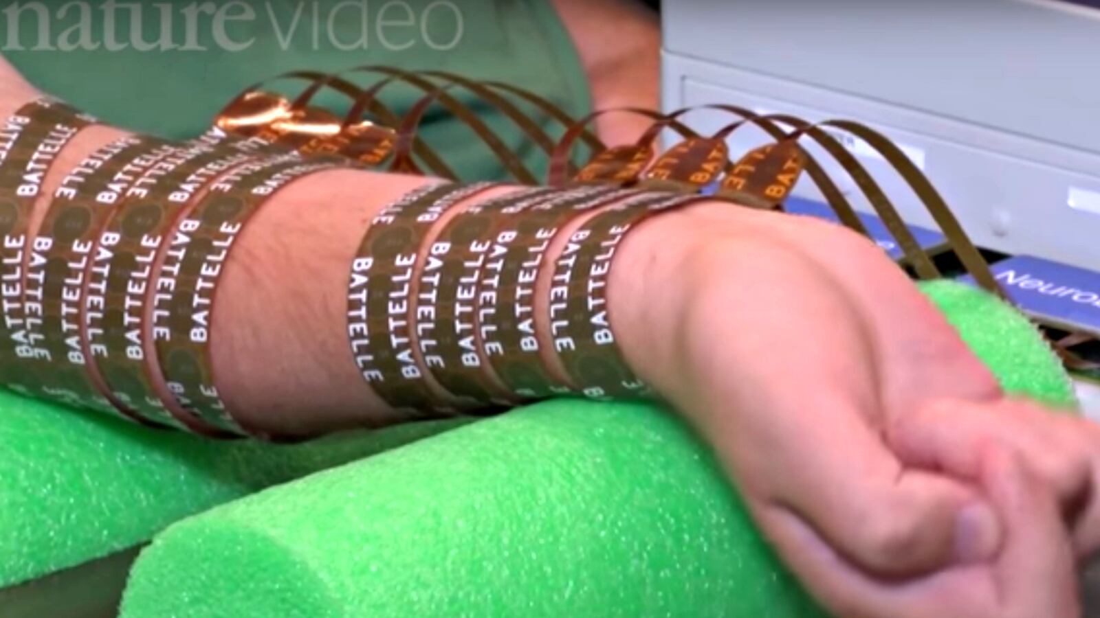 cheats/2016/04/13/paralyzed-person-reanimated-with-tech/160413-reanimated-hand-cheat_pjvoui