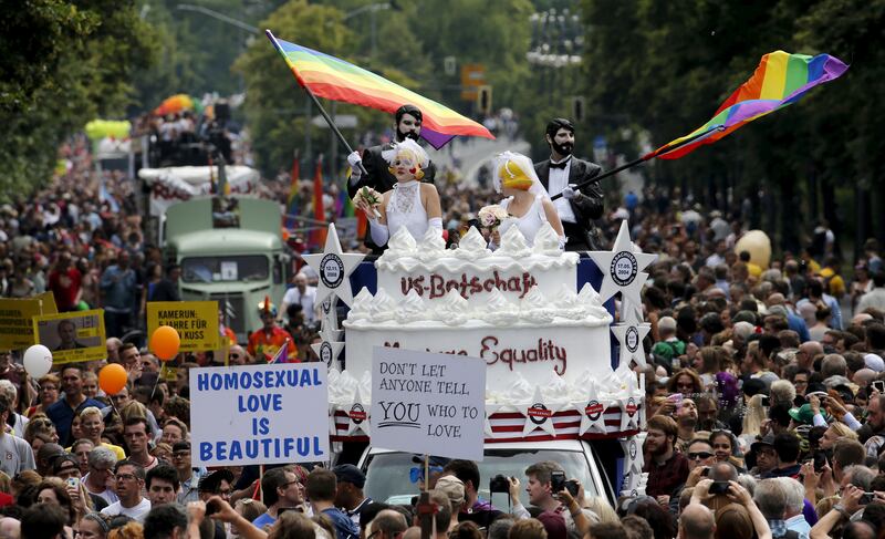 galleries/2015/06/27/gay-pride-weekend-worldwide-photos/150627-gay-pride-world-07_etqmsw