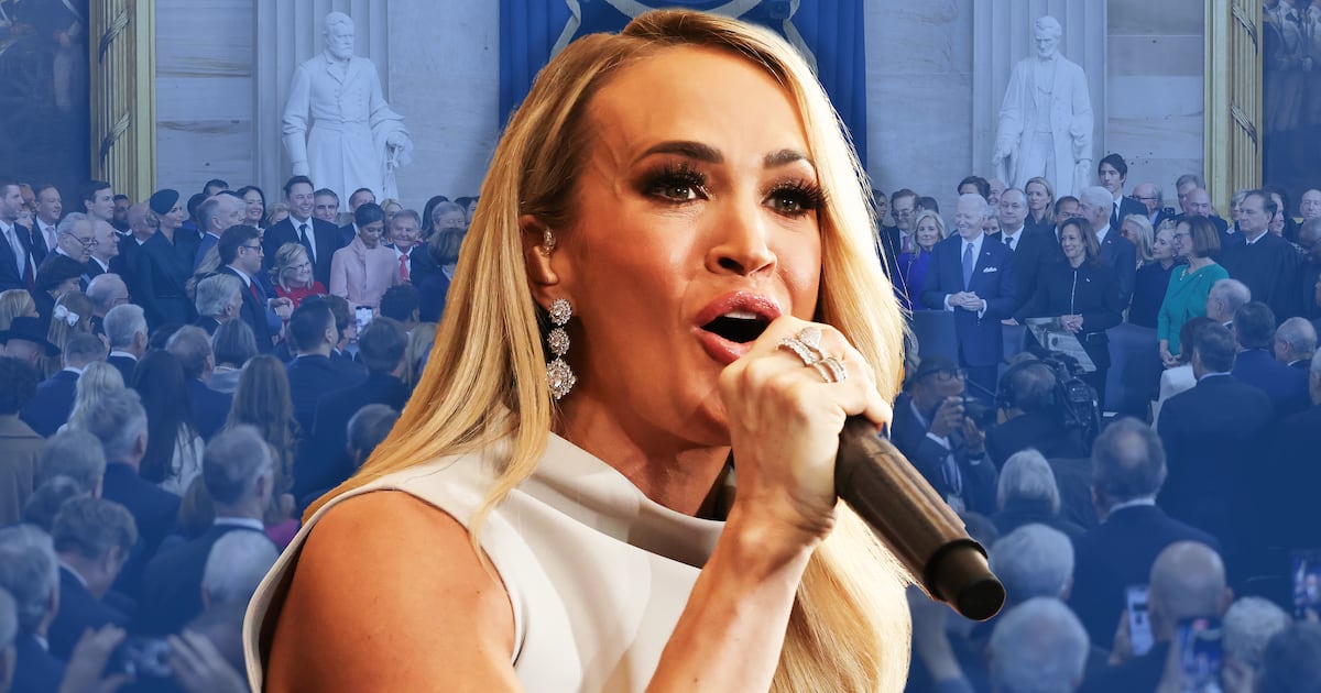 Carrie Underwood Improvises Inauguration Singalong After Awkward Mishap