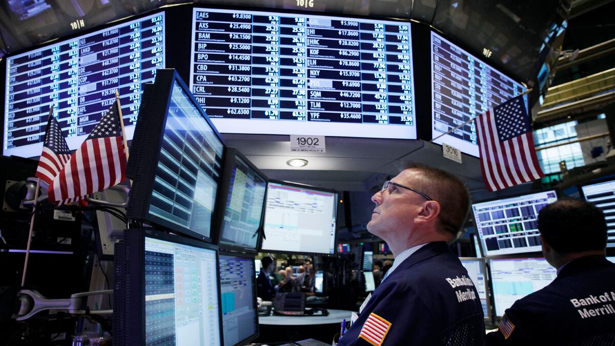 cheats/2011/12/30/stocks-have-smallest-annual-change-ever/stocks-up-on-europe-news-cheat_brcrka