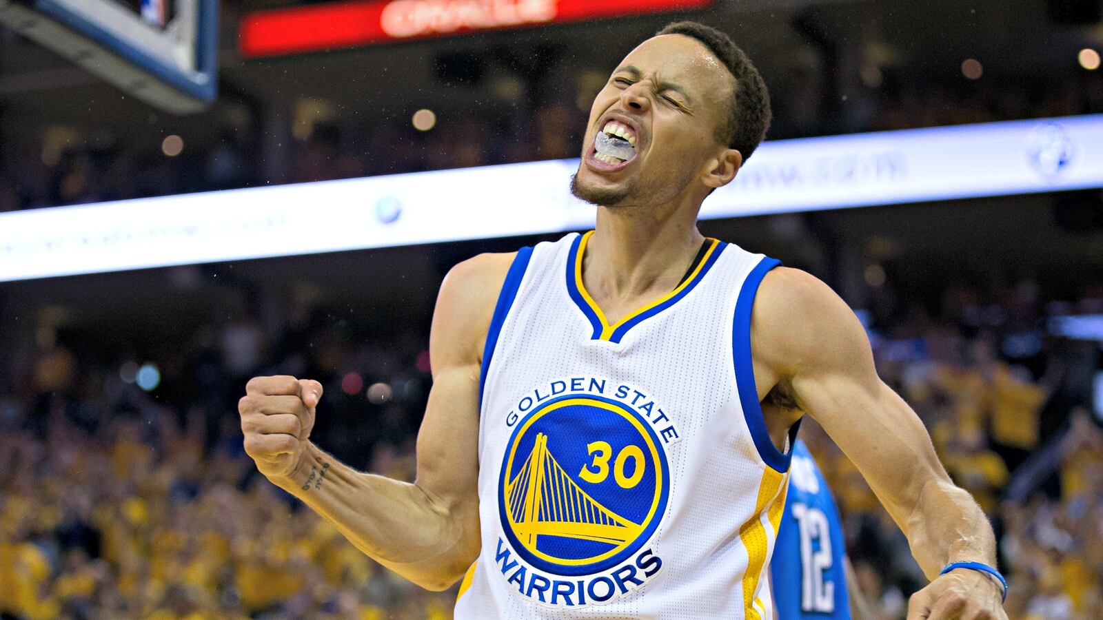 cheats/2016/05/26/warriors-hold-off-okc-thunder/160526-golden-state-okc-cheat_lloxbc