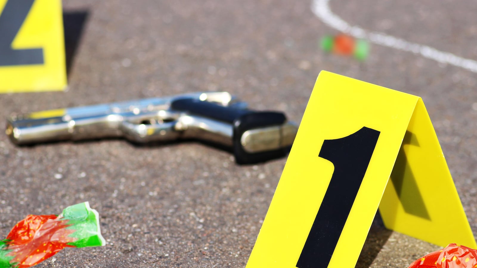 articles/2016/10/31/detective-exposed-corruption-then-was-fired-for-eating-candy-at-a-crime-scene/16106-weill-crime-scene-candy-tease_kfquri