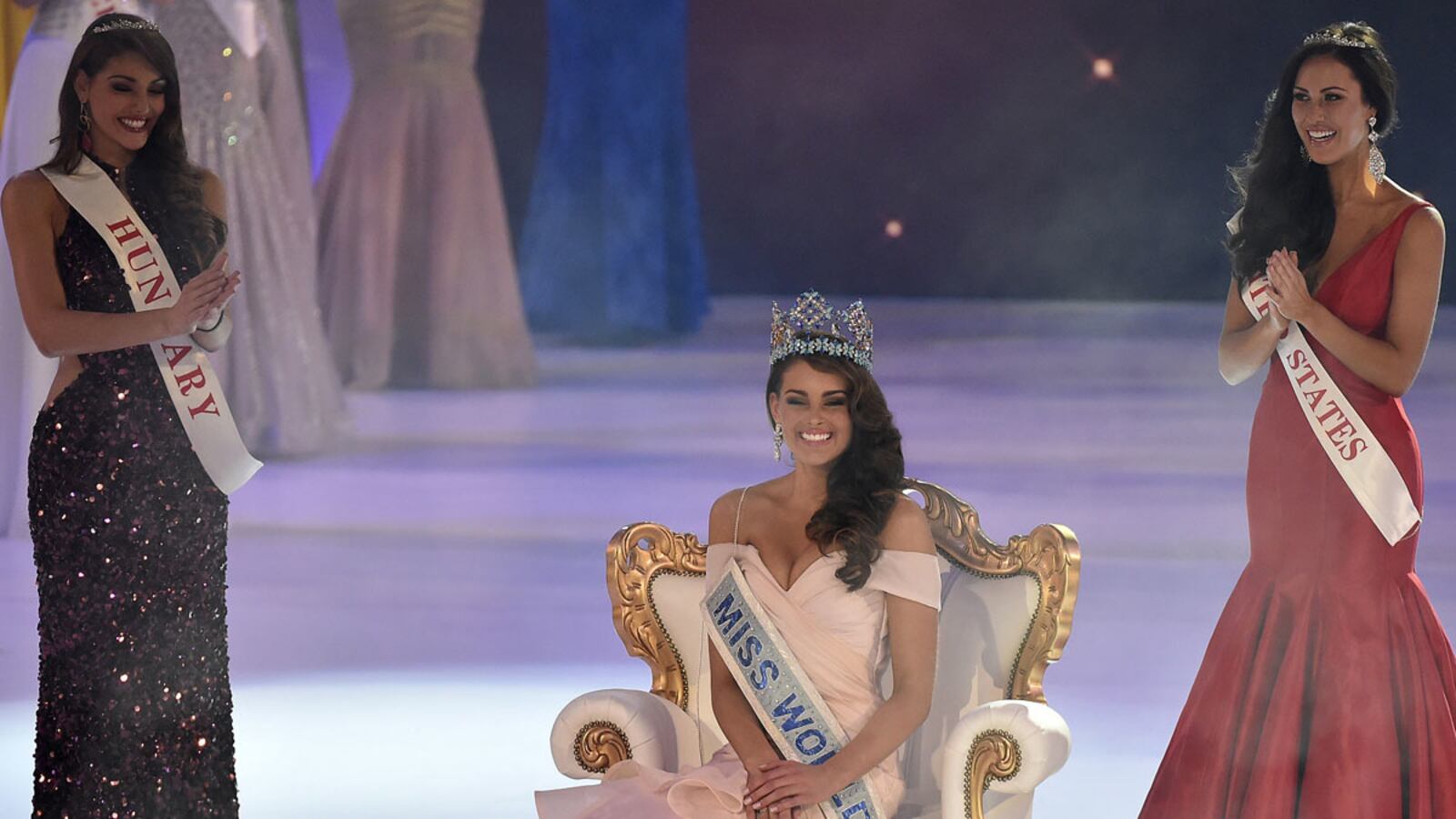 cheats/2014/12/15/south-africa-wins-miss-world/141215-miss-world-cheat_u50f51