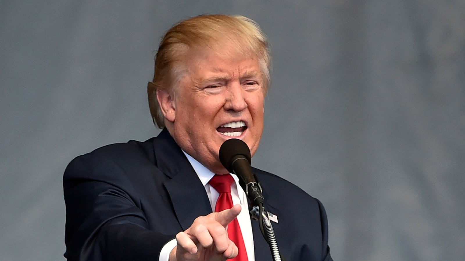 articles/2016/10/09/donald-trump-to-gop-this-means-war/161009-desiderio-sunday-shows-tease_oyhzza