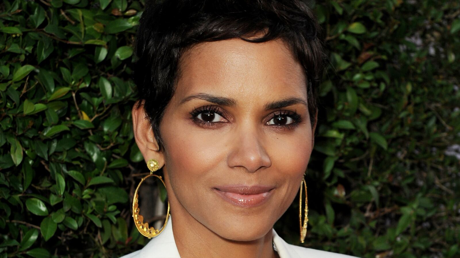 cheats/2012/11/29/berry-ex-reach-custody-agreement/halle-berry-accident-cheat_koxdth