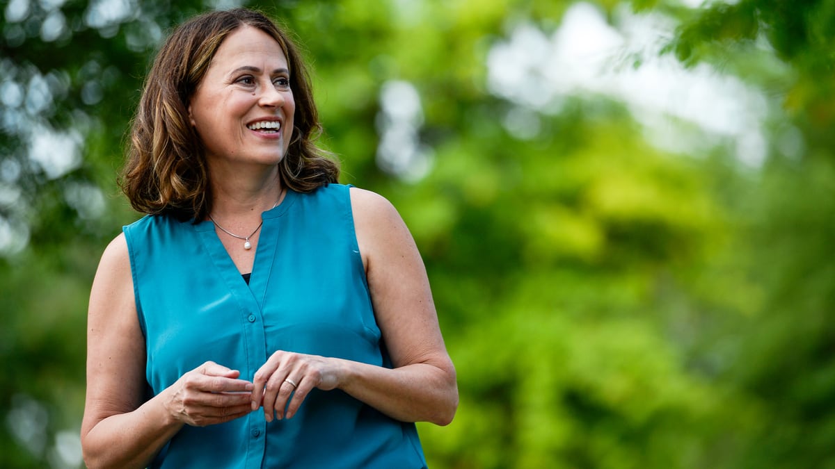 200709-Carlson-Greenfield-tease_wto9nx