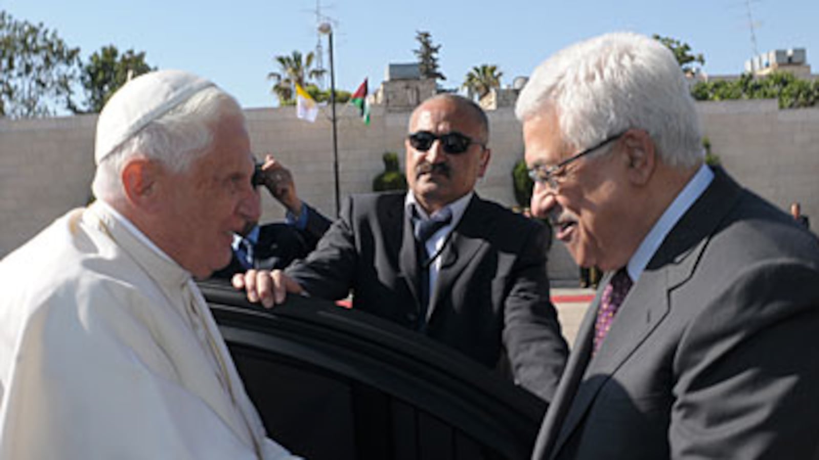cheats/2009/05/13/pope-backs-palestinian-state/pope-abbas_ui1wev