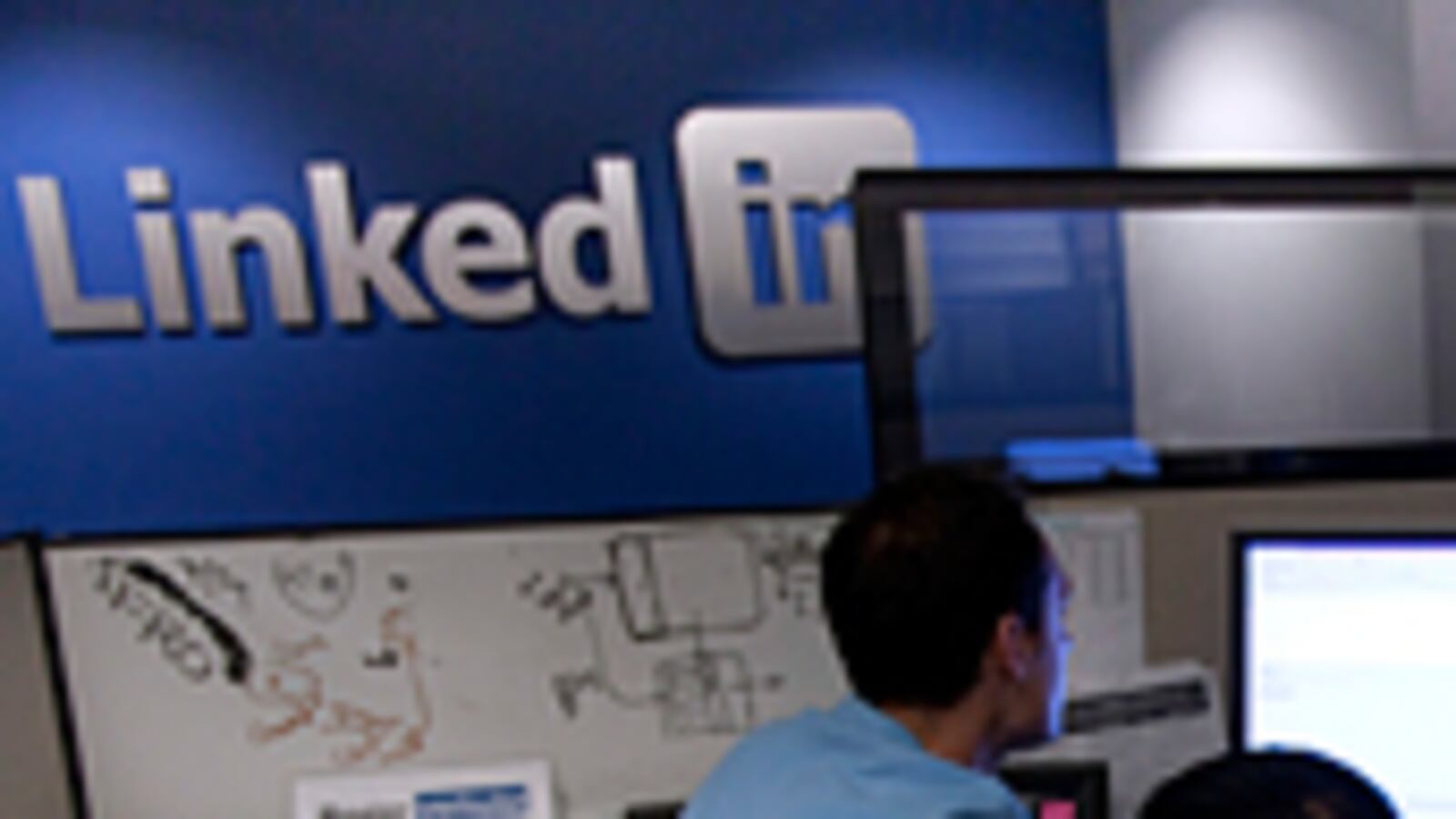 articles/2010/09/29/linkedin-signal-combines-twitter-with-the-resume-site/kirkpatrick-linkedin_130126_qrfdwq