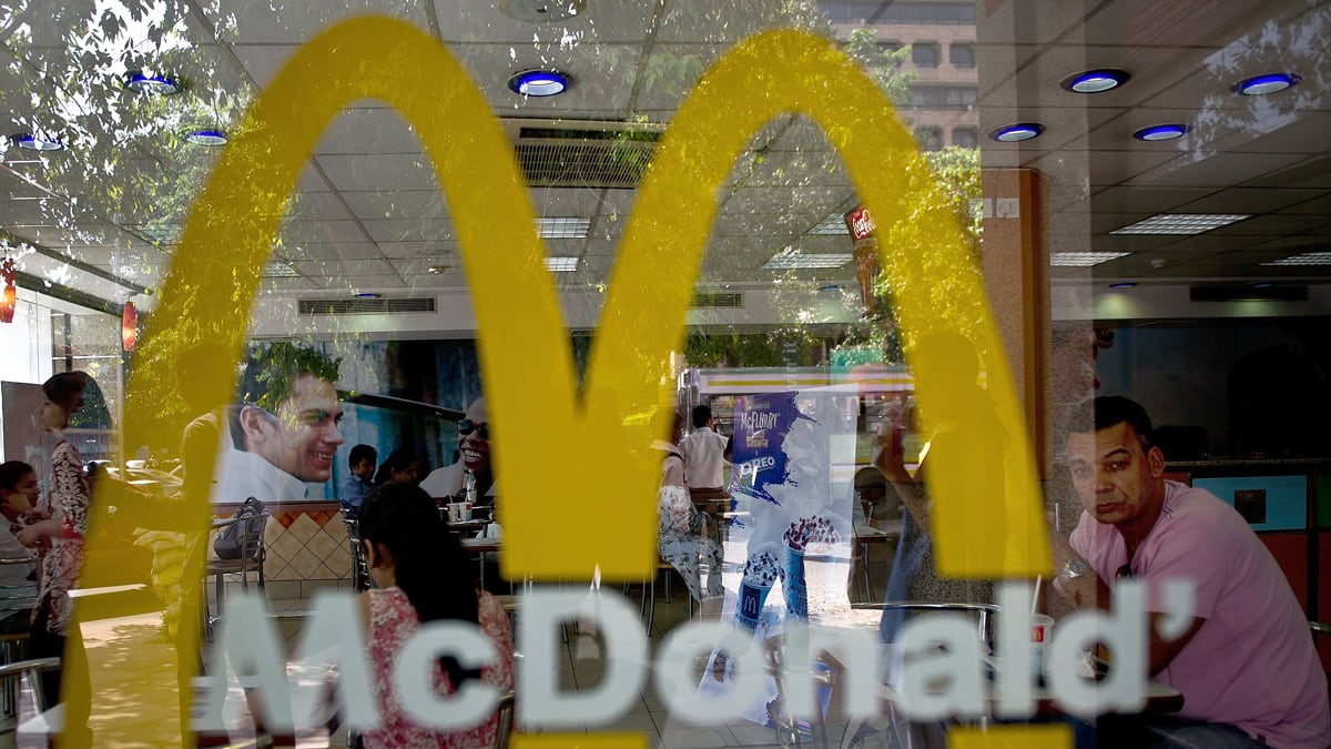 cheats/2012/09/04/mcdonald-s-goes-veggie-in-india/india-mcdonalds-vegetarian-food-cheat_saxqrq