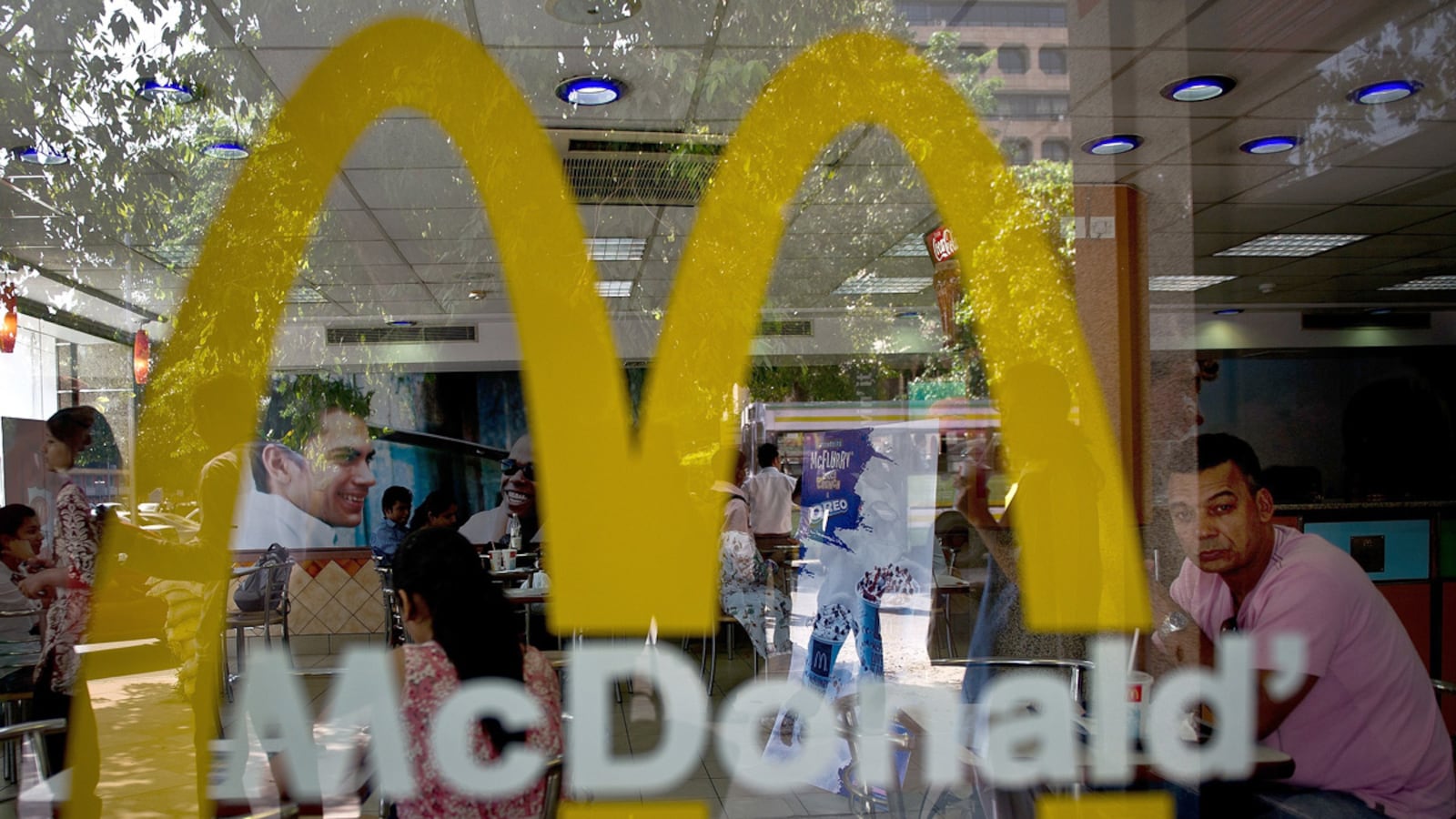 cheats/2012/09/04/mcdonald-s-goes-veggie-in-india/india-mcdonalds-vegetarian-food-cheat_saxqrq