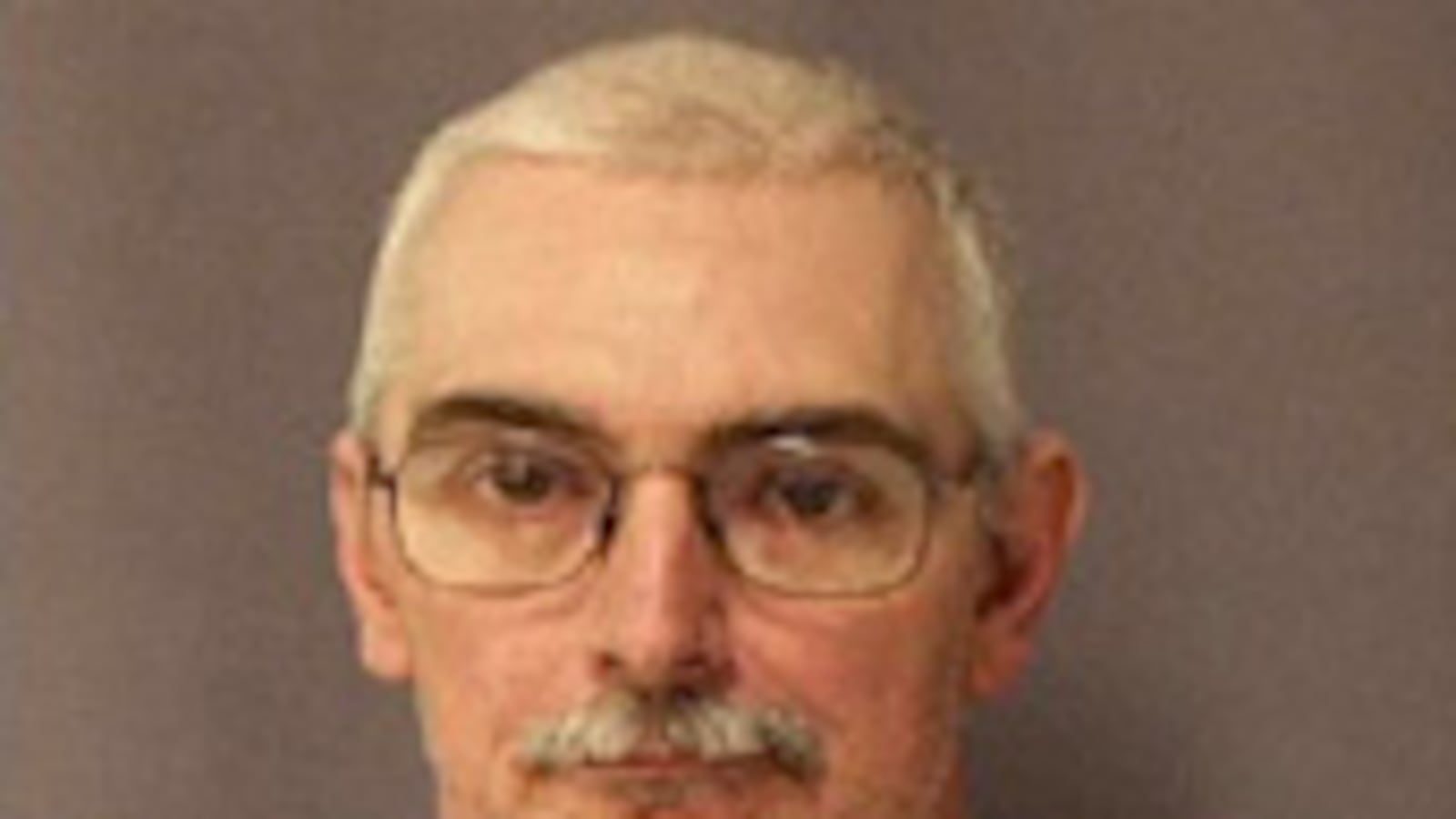 articles/2010/04/02/the-militiaman-next-door-1/chapman-stone-family-militia-raid_91673_kdh8ke