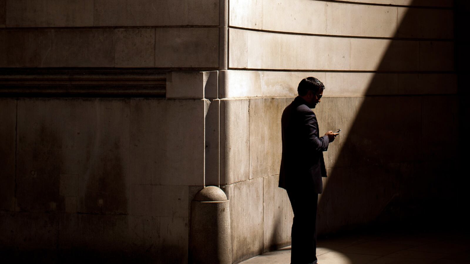 articles/2012/12/23/the-week-s-best-business-longreads-business-beast-s-picks-for-dec-23-2012/zeitlin-business-longreads-122212-tease_mogsyx