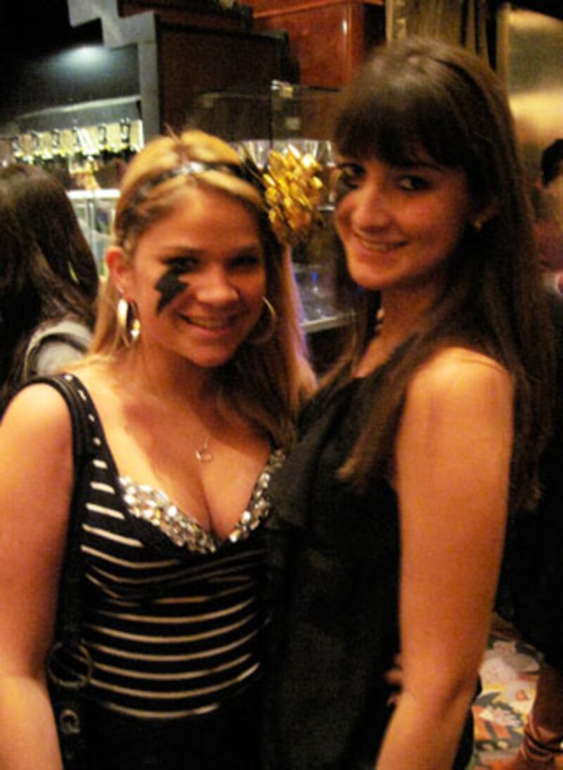 galleries/2010/01/21/lady-gaga-fans-at-radio-city/gaga-fans---12_rgbaud