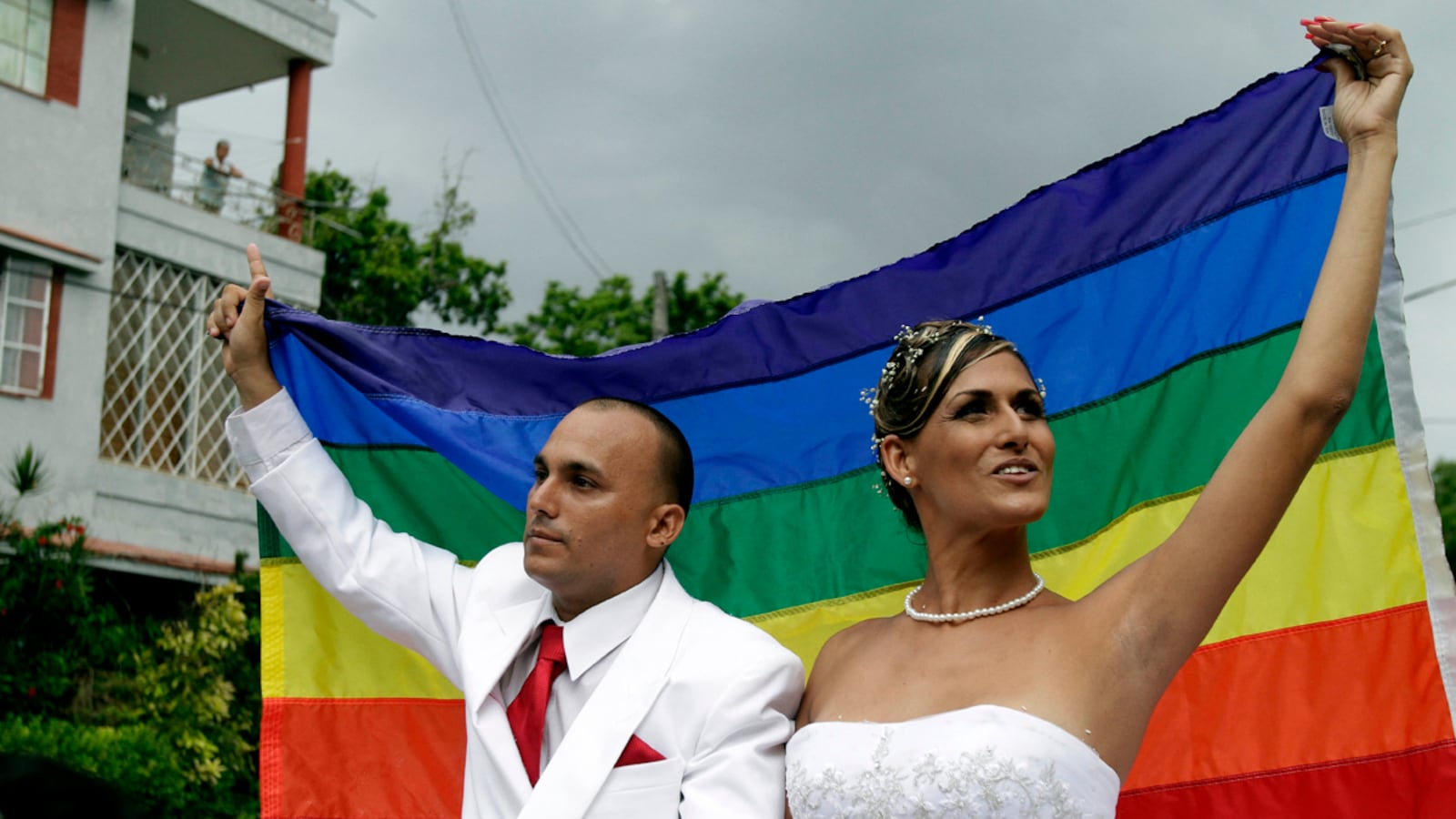 cheats/2011/08/14/gay-cuban-marries-transsexual/cuba-transgender-wedding-cheat_ieyjfz
