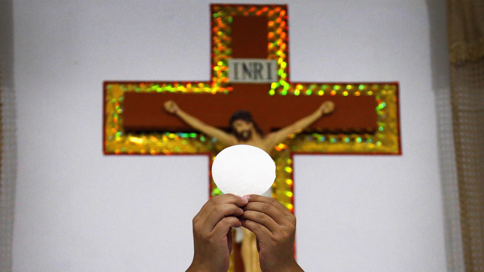 articles/2016/05/08/china-s-crackdown-on-christian-churches/160507-hong-china-churches-tease_ddv5lp