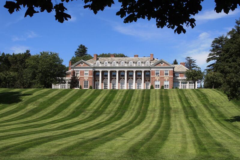 galleries/2013/10/16/20-least-affordable-colleges-photos/2013-college-rankings-stonehill-college_flrade