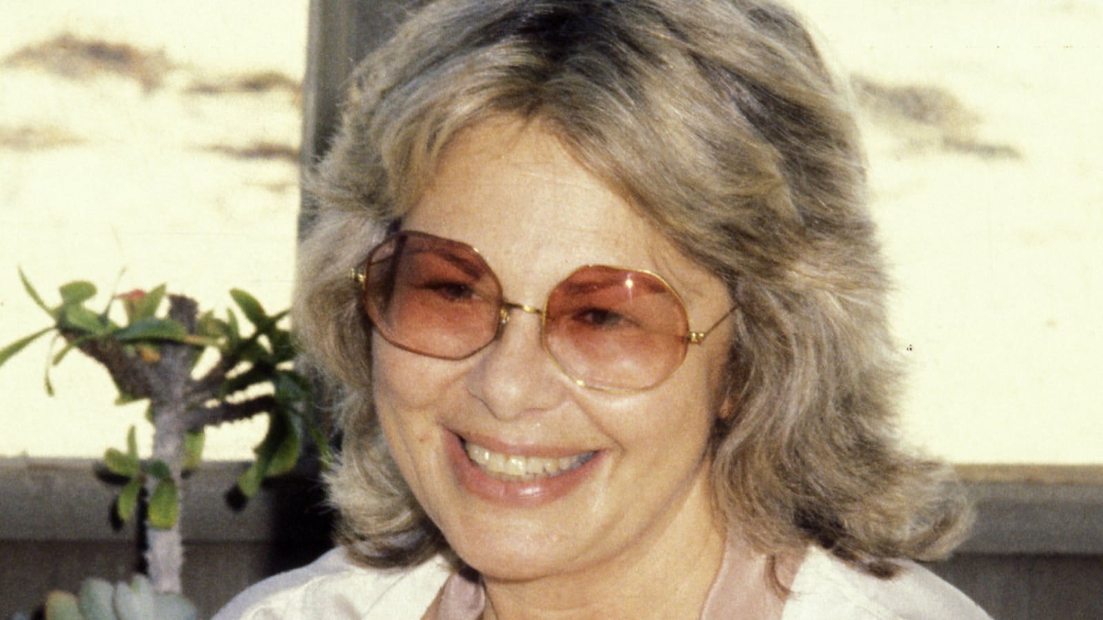 articles/2011/10/17/sue-mengers-dies-hollywood-agent-handled-barbra-streisand-michael-caine/sue-mengers-munoz_vecxcu