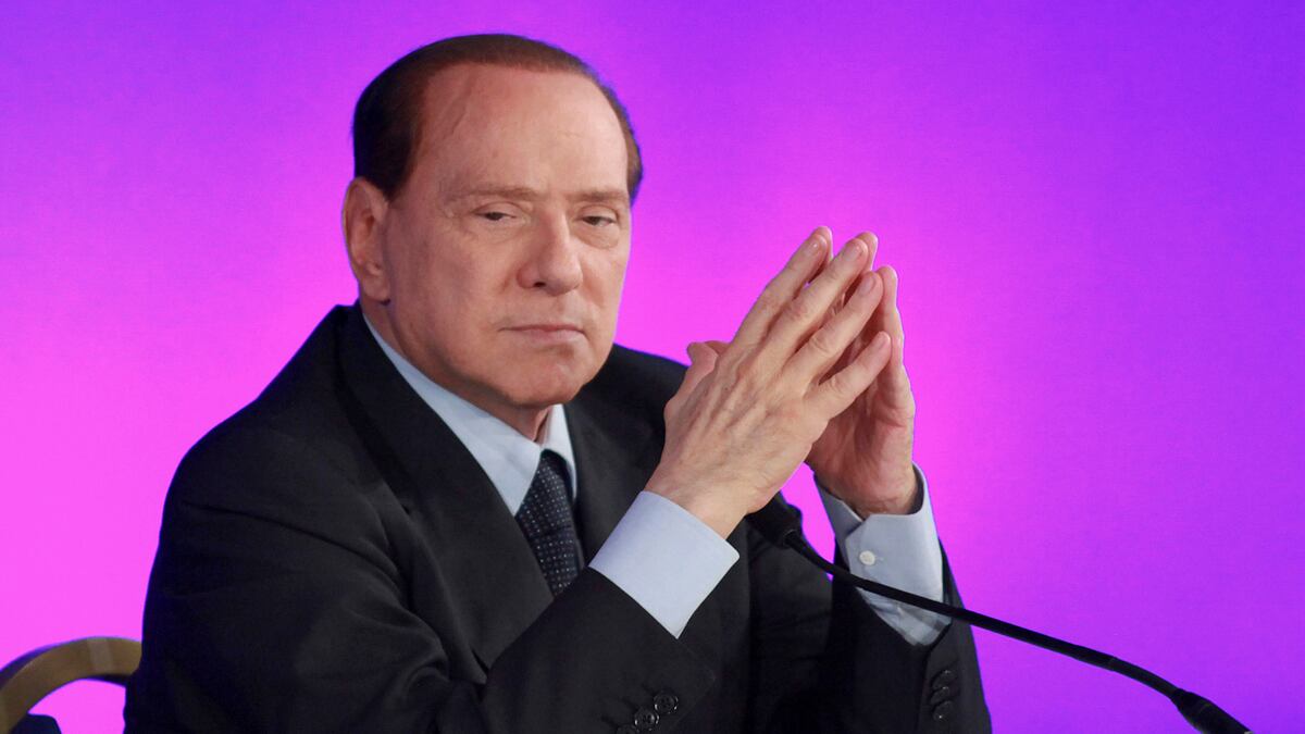 cheats/2011/11/07/berlusconi-s-gov-t-could-fall-this-week/berlusconi-government-falling-cs_jggj5q