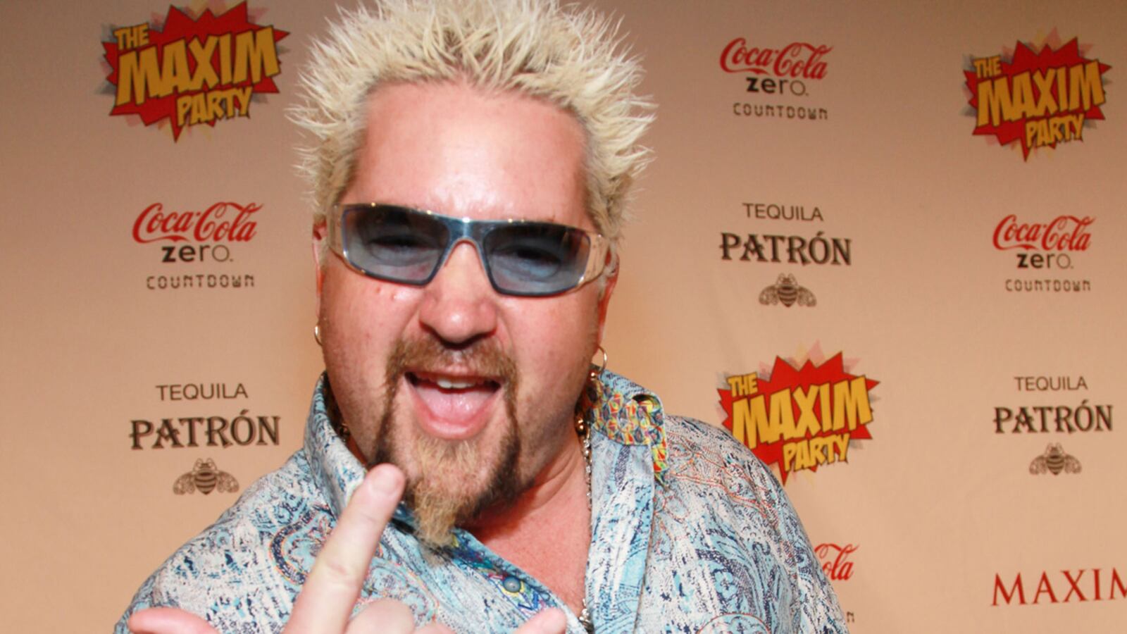 cheats/2012/11/14/guy-fieri-s-restaurant-brutally-panned/guy-fieri-cheat_rics4x