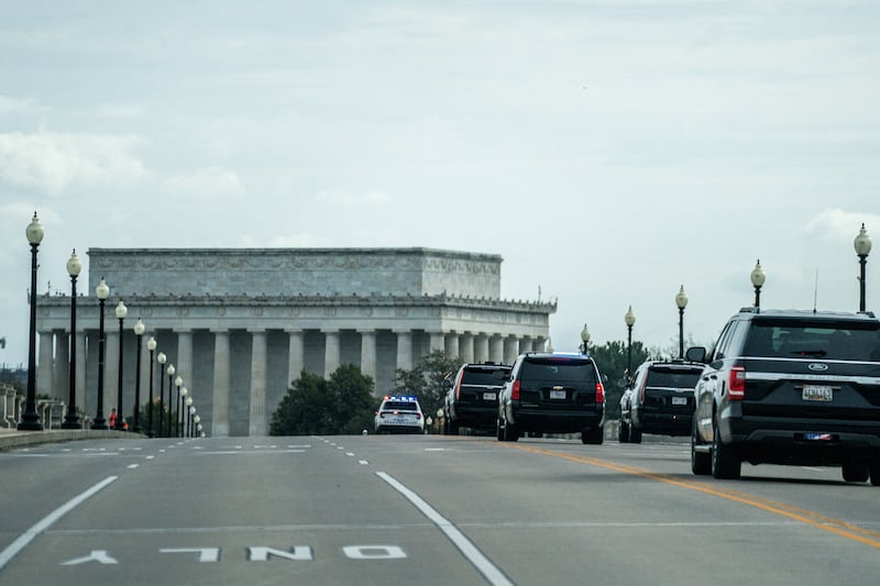 The motorcade of U.S. President Donald Trump drives past the Lincoln Memorial en route to the Trump National Golf Club, in Washington, D.C., U.S., April 5, 2026. REUTERS/Nathan Howard