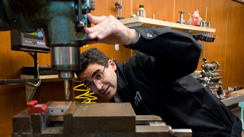 galleries/2010/09/28/meet-the-2010-macarthur-geniuses/macarthur-genius-awards---abo-shaeer_bxenhv