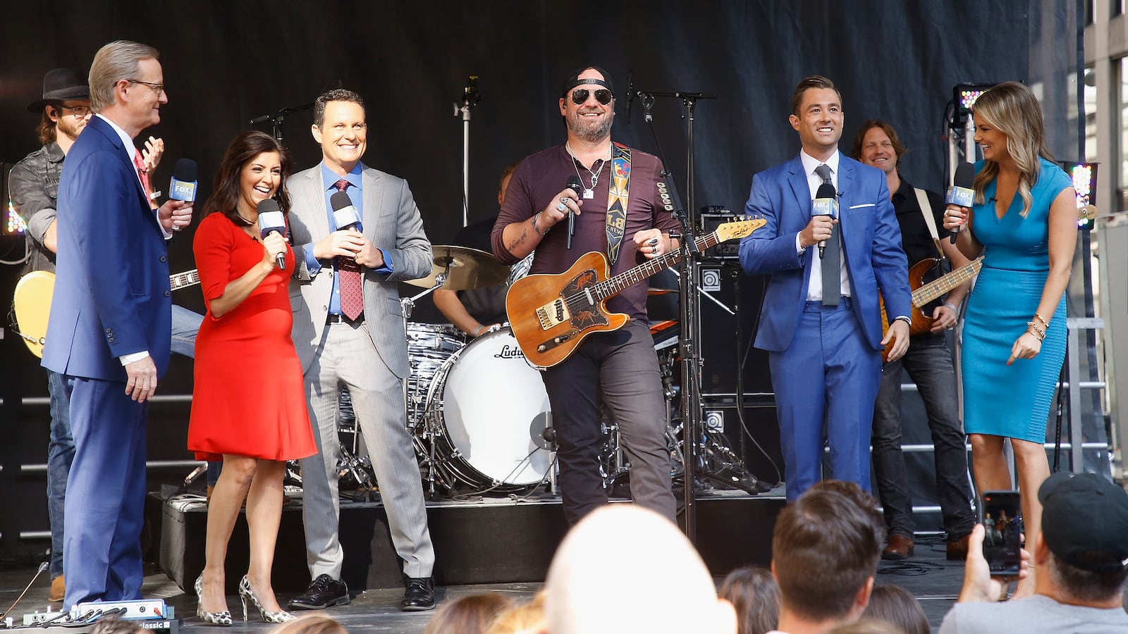 NEW YORK, NY - AUGUST 24: Fox anchors Steve Doocy, Rachel Campos-Duffy, Brian Kilmeade, Adam Klotz and Ainsley Earhardt and Brice Lee (C) attend "Fox & Friends"on August 24, 2018 in New York City. (Photo by John Lamparski/Getty Images)