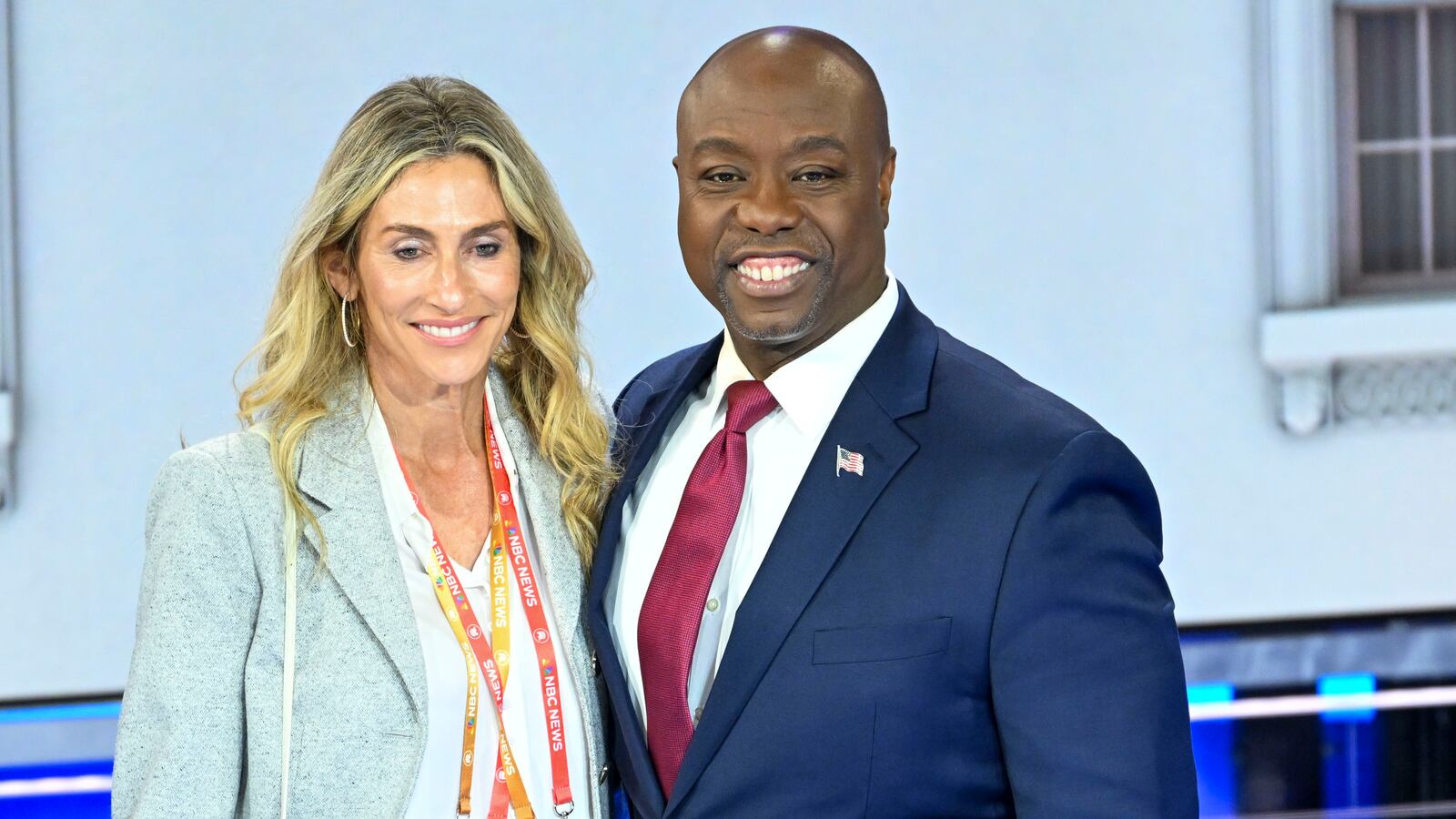 Sen. Tim Scott of South Carolina poses on stage with Mindy Noce