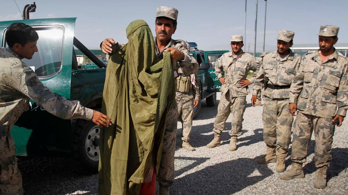 cheats/2011/07/09/u-s-suspends-pakistani-military-aid/pakistan-army-cheat_m3z1hr