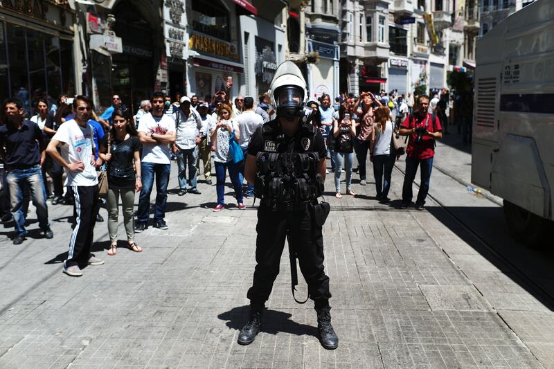 galleries/2013/06/12/istanbul-youth-in-revolt-photos/130610-turkey9_rbxxlu