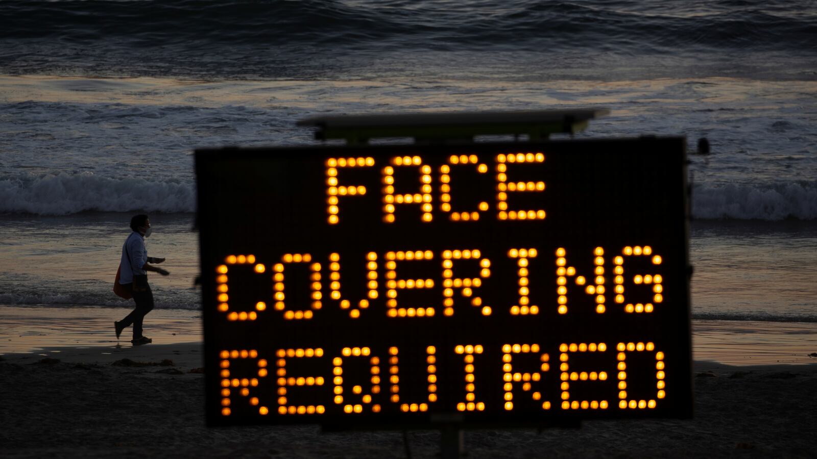 2020-10-13T020642Z_1665277659_RC2EHJ9AKM9M_RTRMADP_3_HEALTH-CORONAVIRUS_nn1gzr