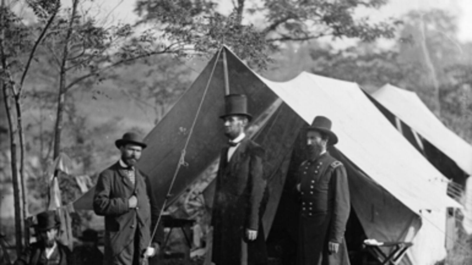 articles/2011/04/12/rep-jackson-leads-drive-to-invest-blacks-in-civil-war-stress-primary-role-of-slavery/solomon-civil-war-gal-launch_r0lsxa