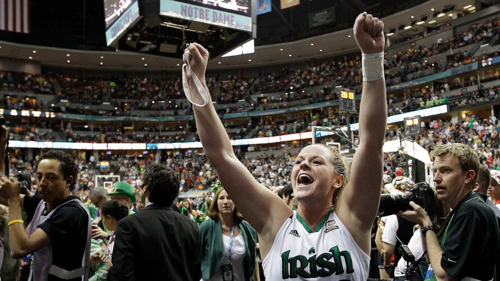 cheats/2012/04/01/notre-dames-downs-uconn/notre-dame-final-four-cs_b4fewh