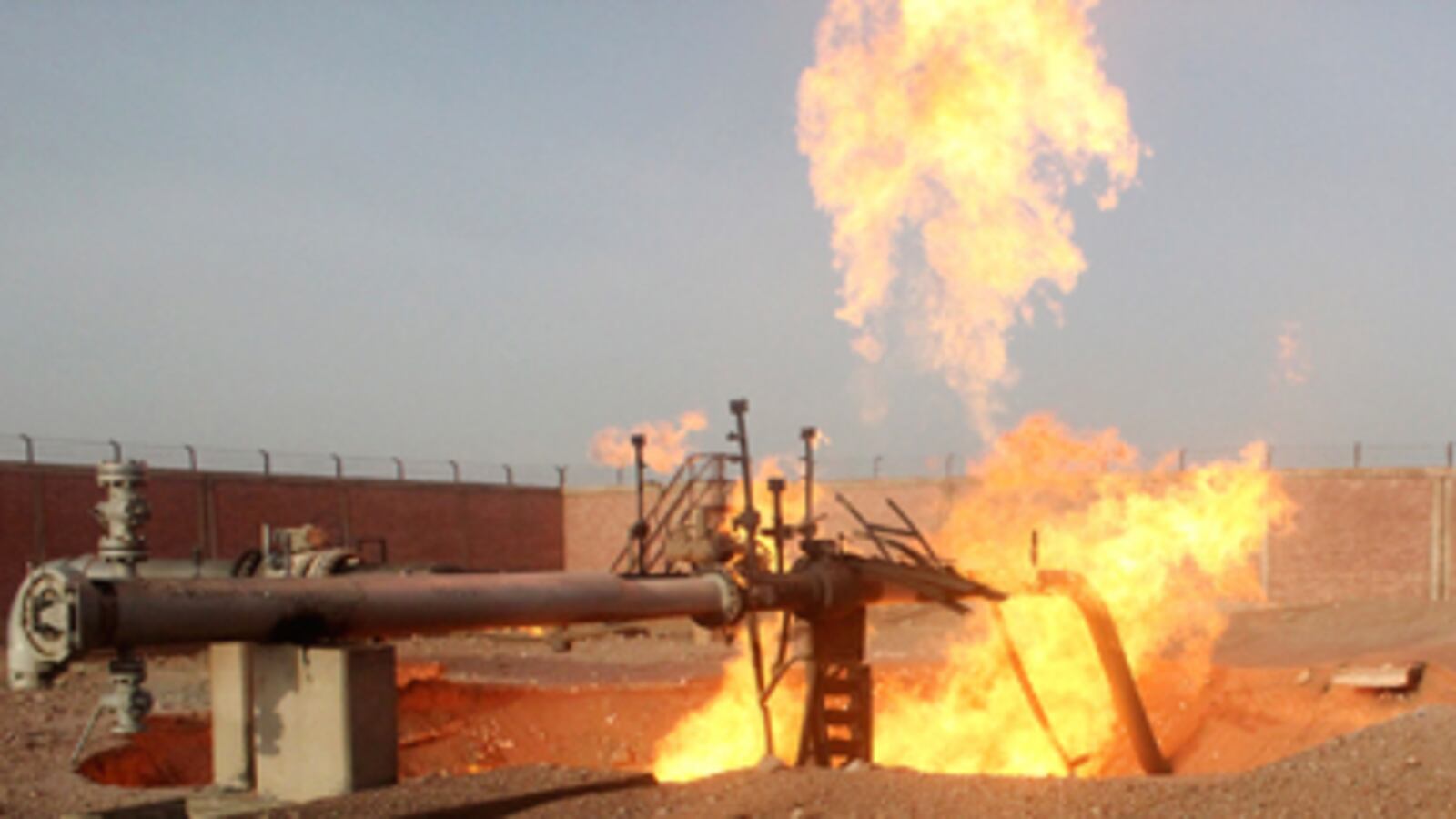 cheats/2011/04/27/egypt-israel-pipeline-attacked/egypt-gas-pipeline-explosion_doqm6v