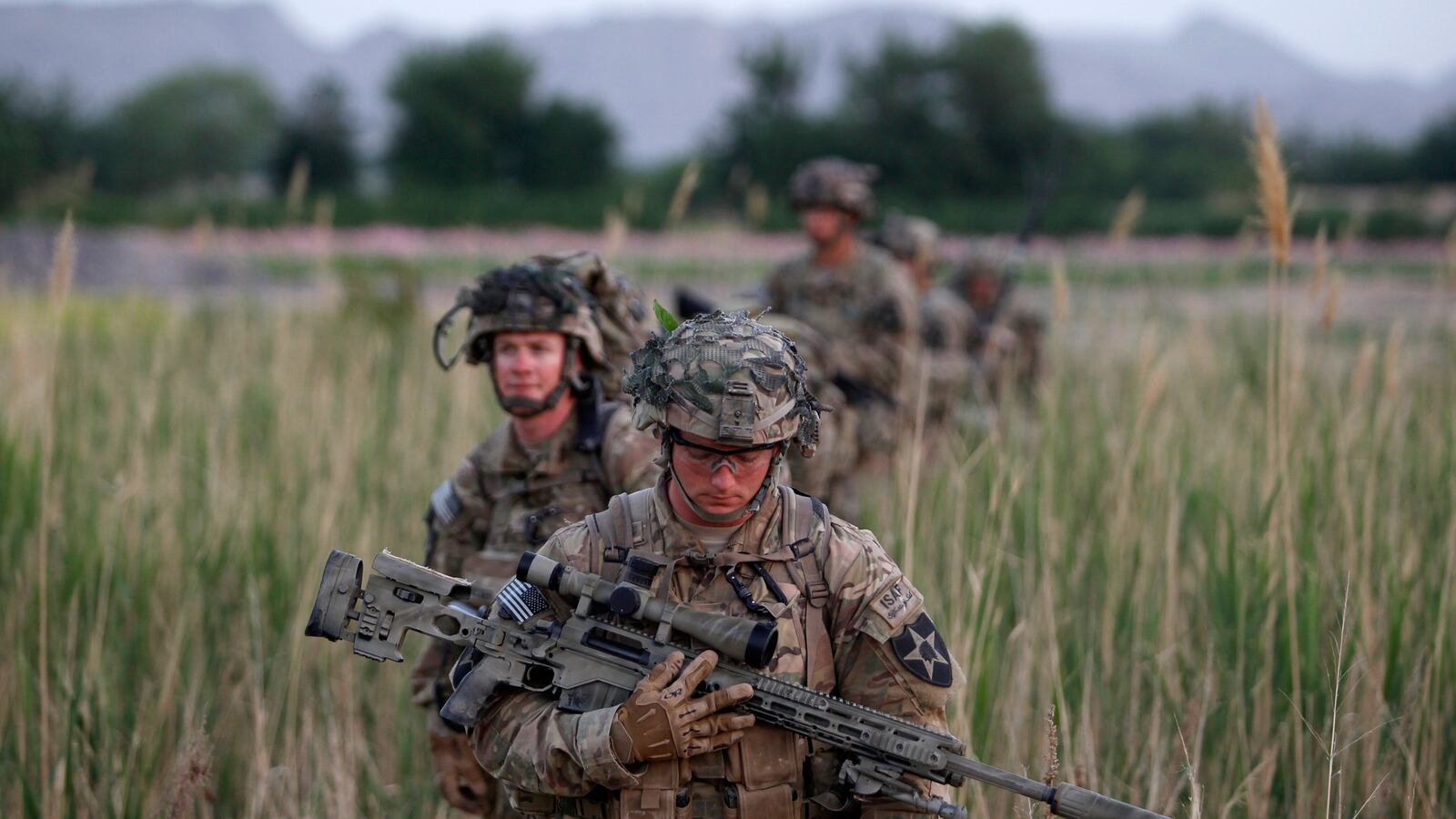 cheats/2014/05/27/obama-pledges-end-to-afghanistan-in-2016/140527-afghan-us-troops-cheat_gasjau