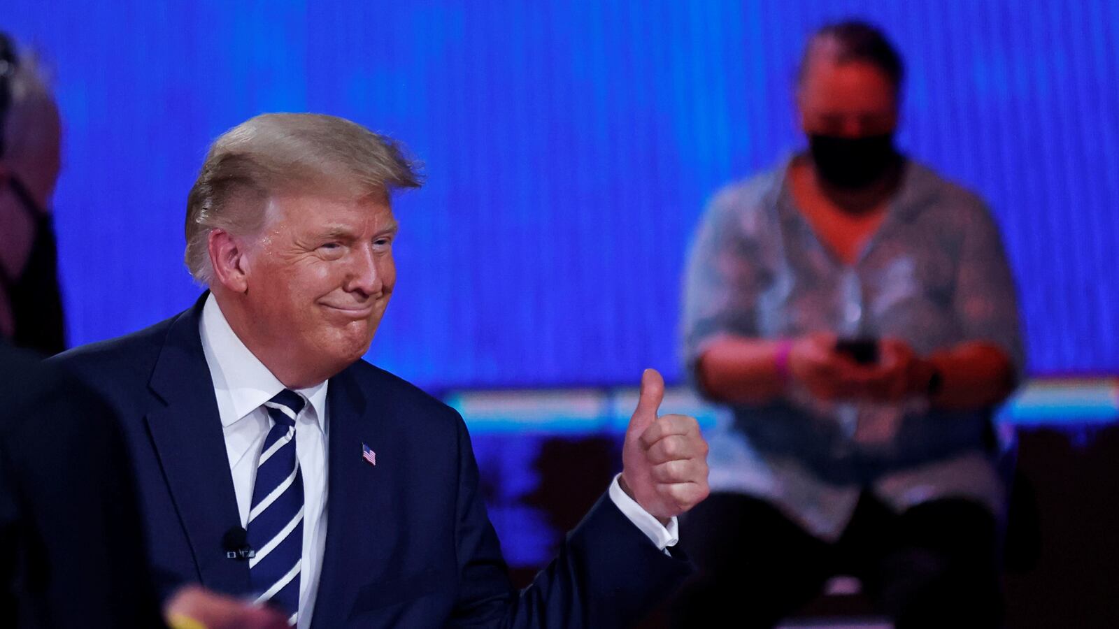 2020-10-16T005548Z_478204970_RC2CJJ9INLRK_RTRMADP_3_USA-ELECTION-TRUMP_erwl4u