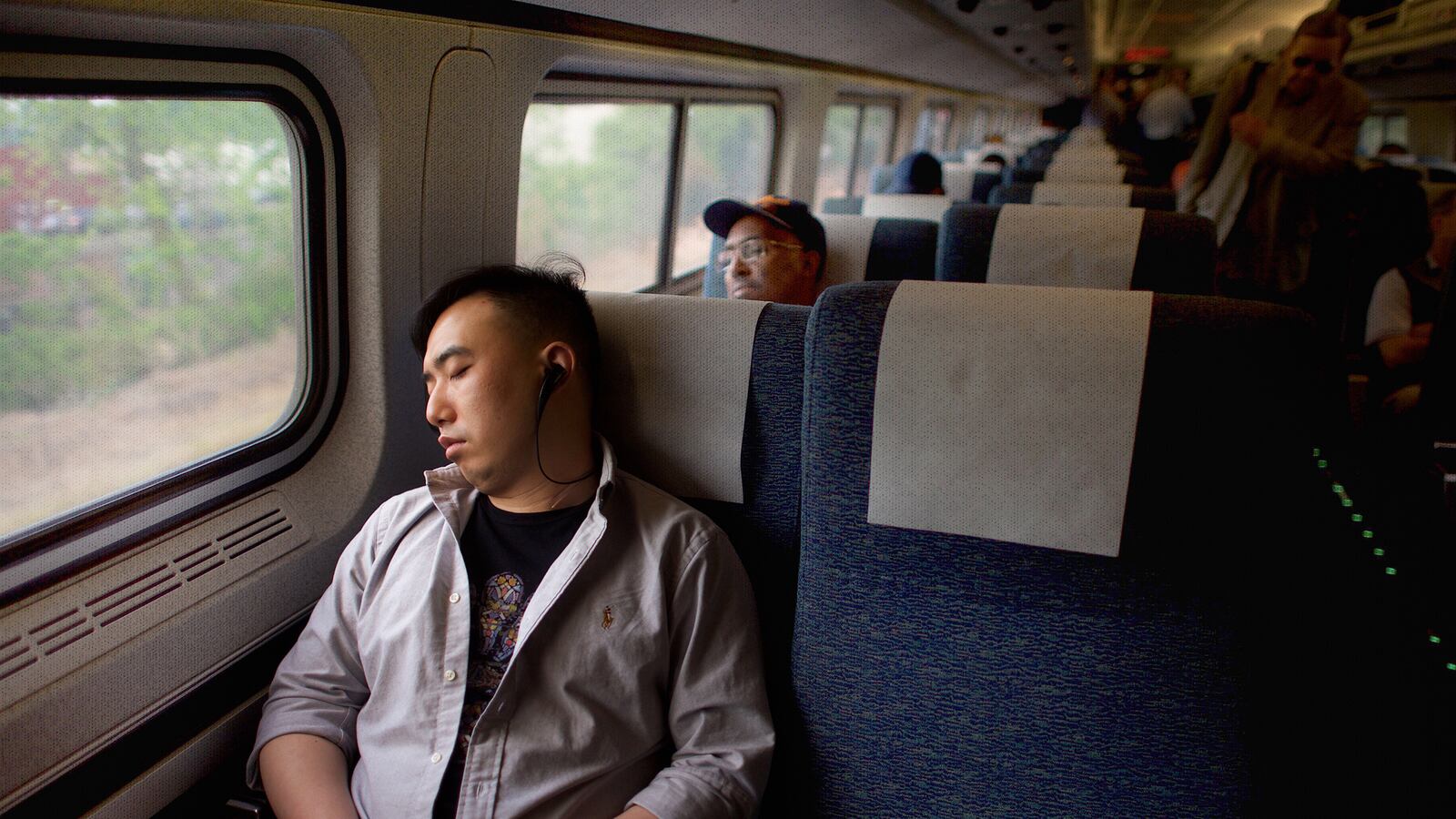 articles/2015/07/24/murder-in-the-quiet-car/150723-ladenson-quietcars-tease_hsslye