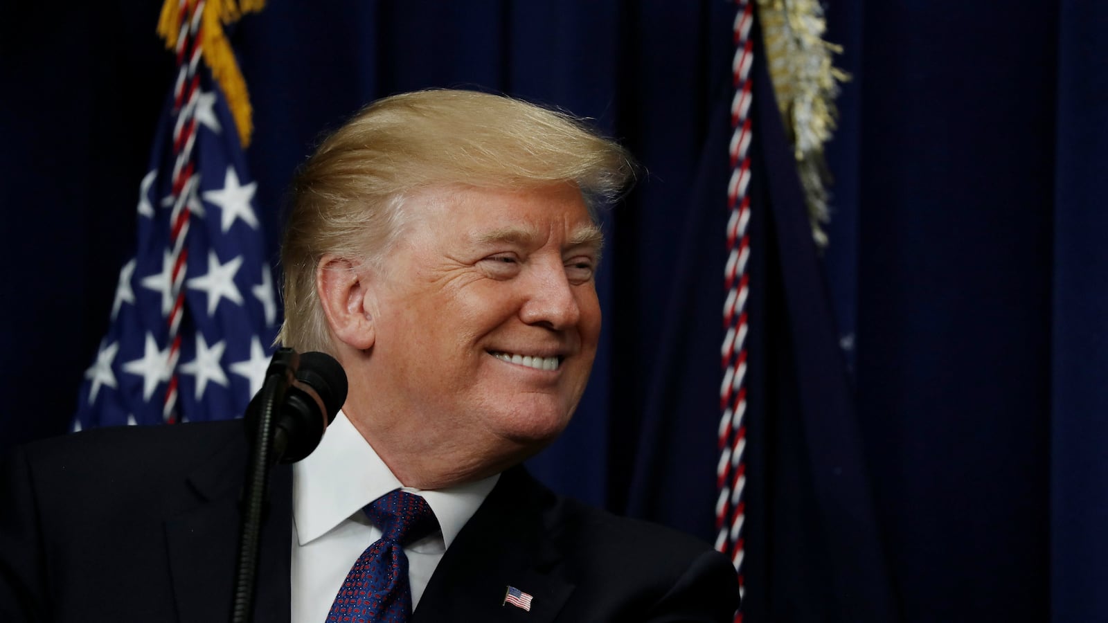 180116-trump-fox-news-penis-cheat_qkozpx