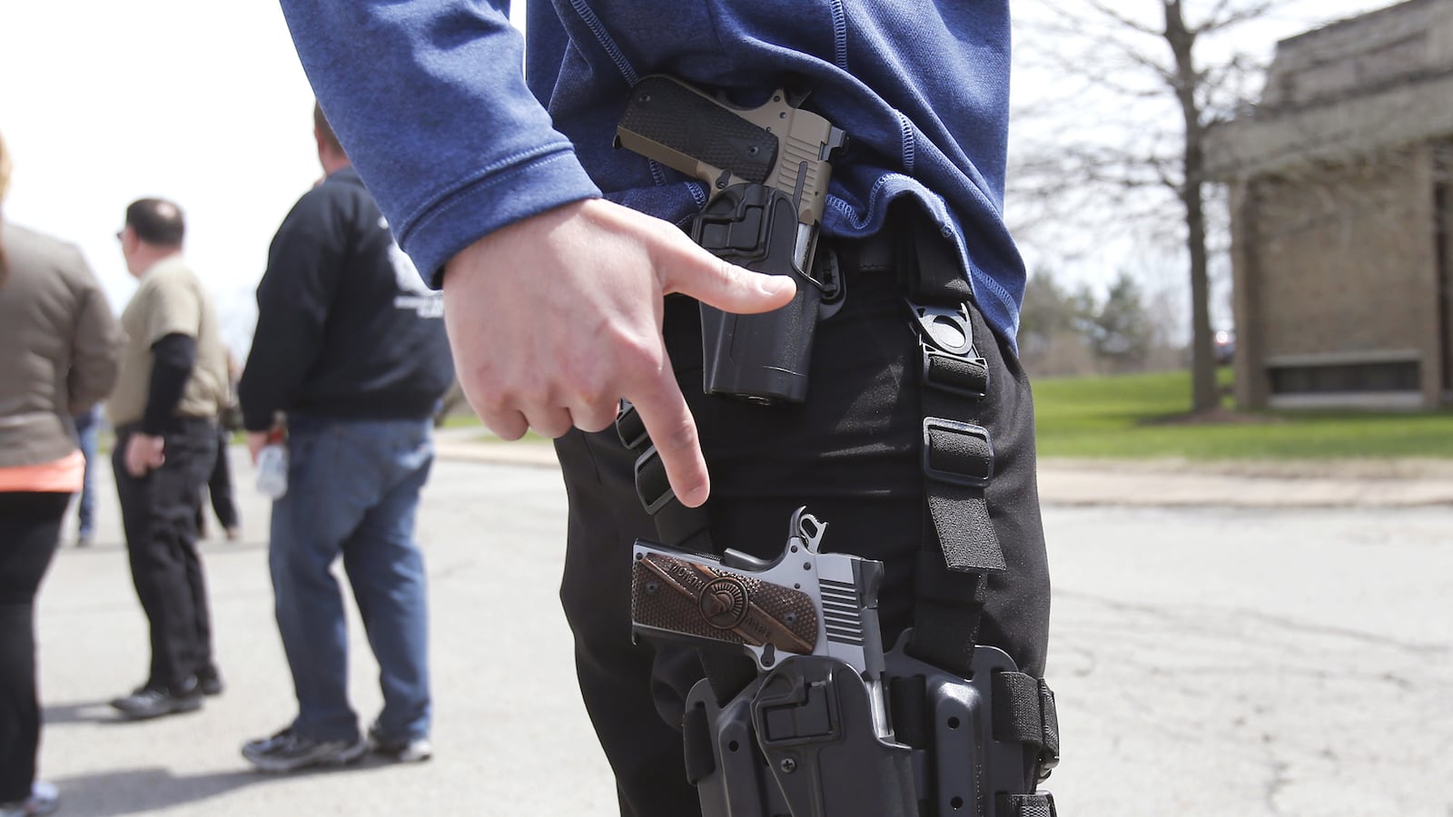 articles/2015/01/02/texas-gun-nuts-police-the-police-with-a-black-panthers-tactic/141231-zadrozny-open-carry-tease_h4hjds