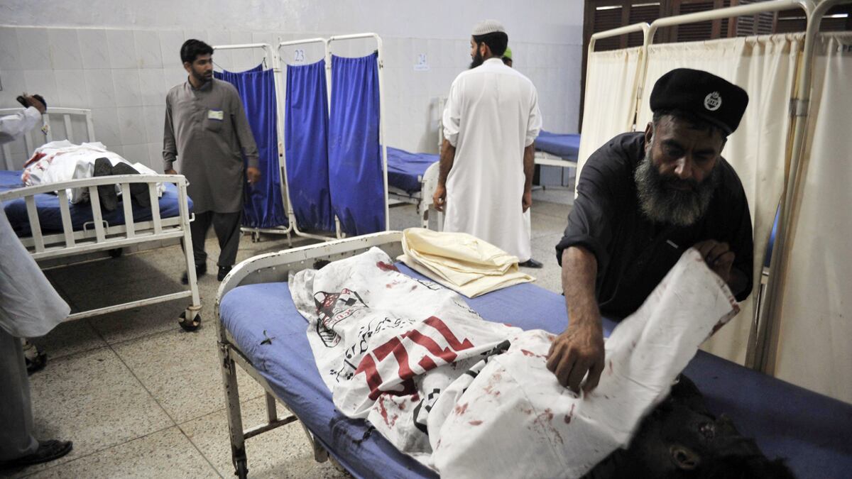 cheats/2012/09/03/u-s-consulate-car-bombed-in-pakistan/bomb-attack-us-car-cheat_v2uc0p