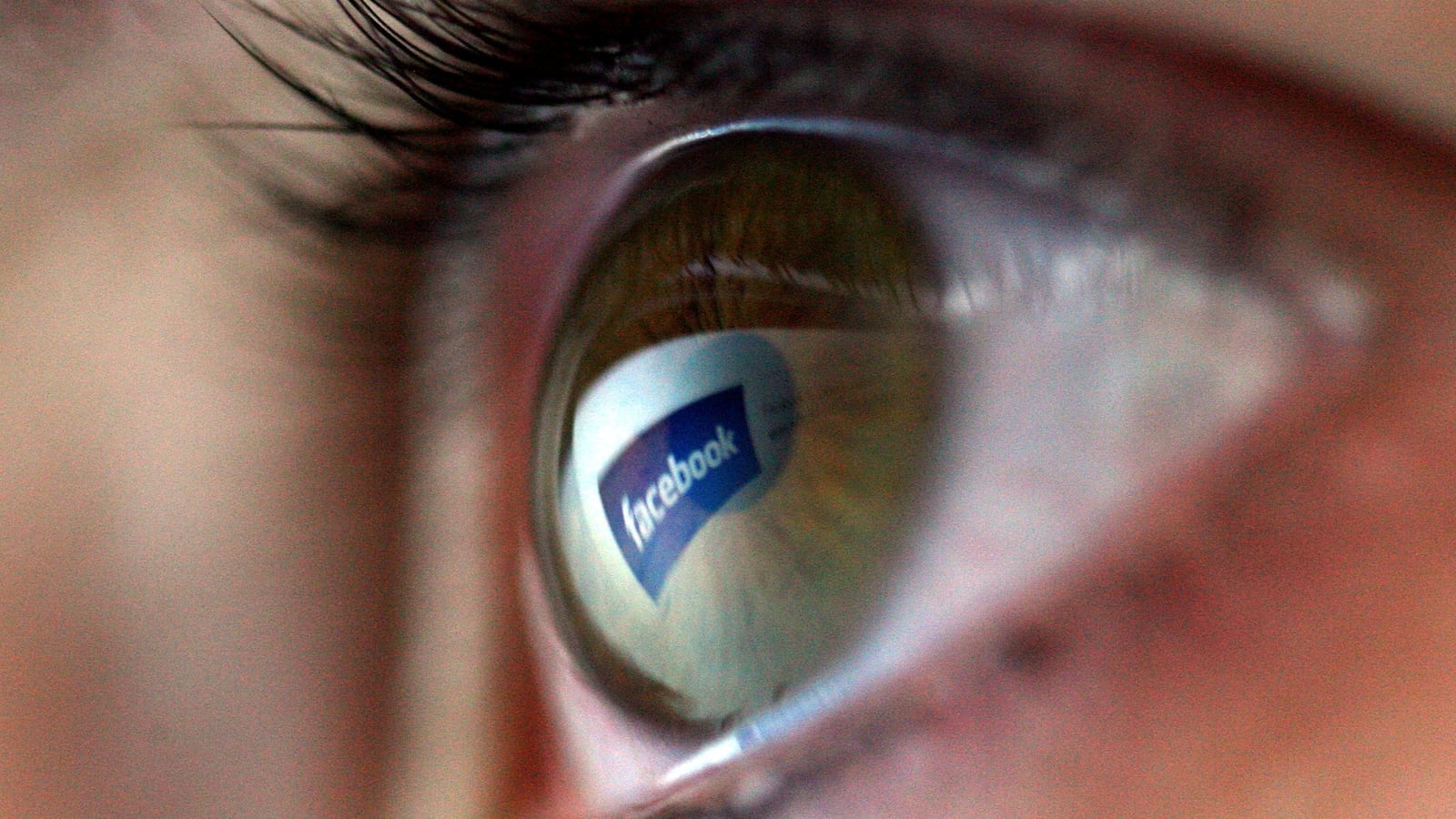 articles/2014/06/06/patient-s-std-diagnosis-posted-on-facebook/140606-sepkowitz-facebookstd-tease_paz1al