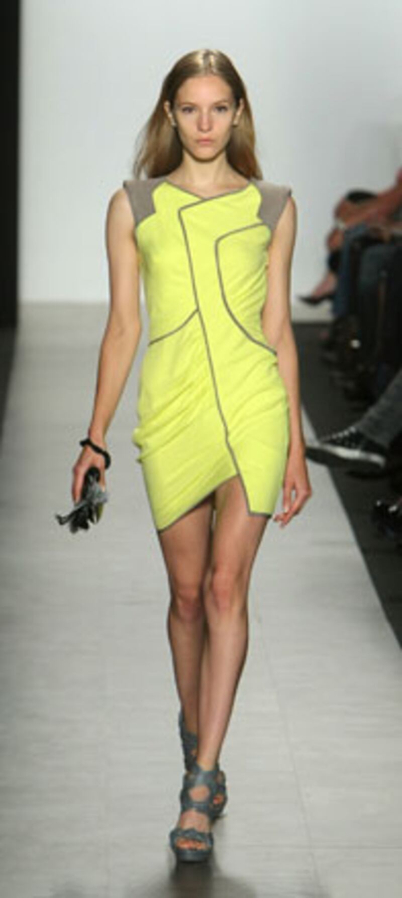 galleries/2009/09/10/ny-fashion-week-day-1/fashion-runway-highlights--2_y4bbom
