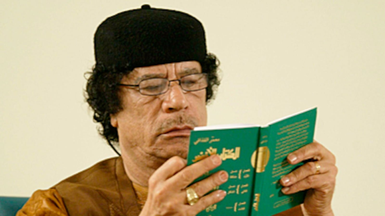 articles/2011/03/02/gaddafis-green-book-the-top-10-quotes/roberts-qaddafi-green-book_163713_fflp0z