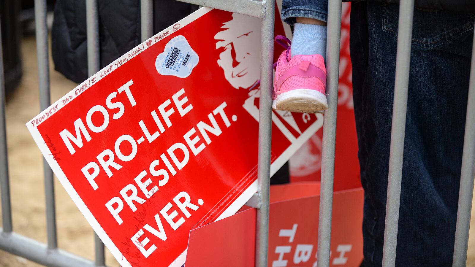 2020-01-24T213736Z_112240934_RC2LME9PYVXI_RTRMADP_3_USA-ABORTION_ouzinj