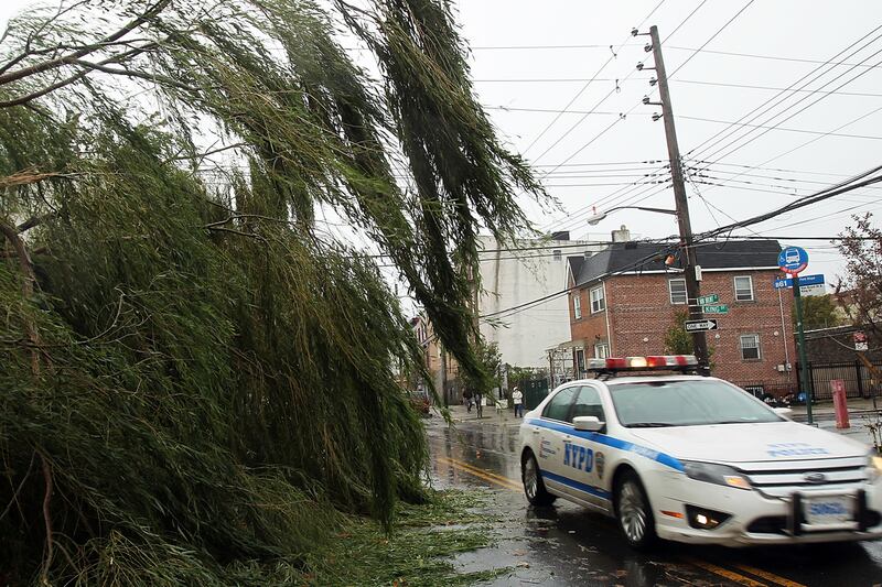 articles/2012/10/30/residents-in-red-hook-brooklyn-assess-the-damage-after-sandy/red-hook-damage-shapiro_flqfyc