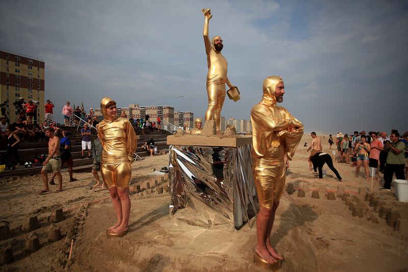 galleries/2013/08/11/seo-the-2013-artist-sandcastle-competition-hosted-by-creative-time-photos/gal-sandcastle-14_lqvsta