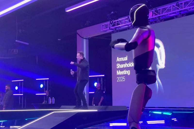 Elon Musk does his cringe dance moves after the announcement of his $1T Tesla deal.