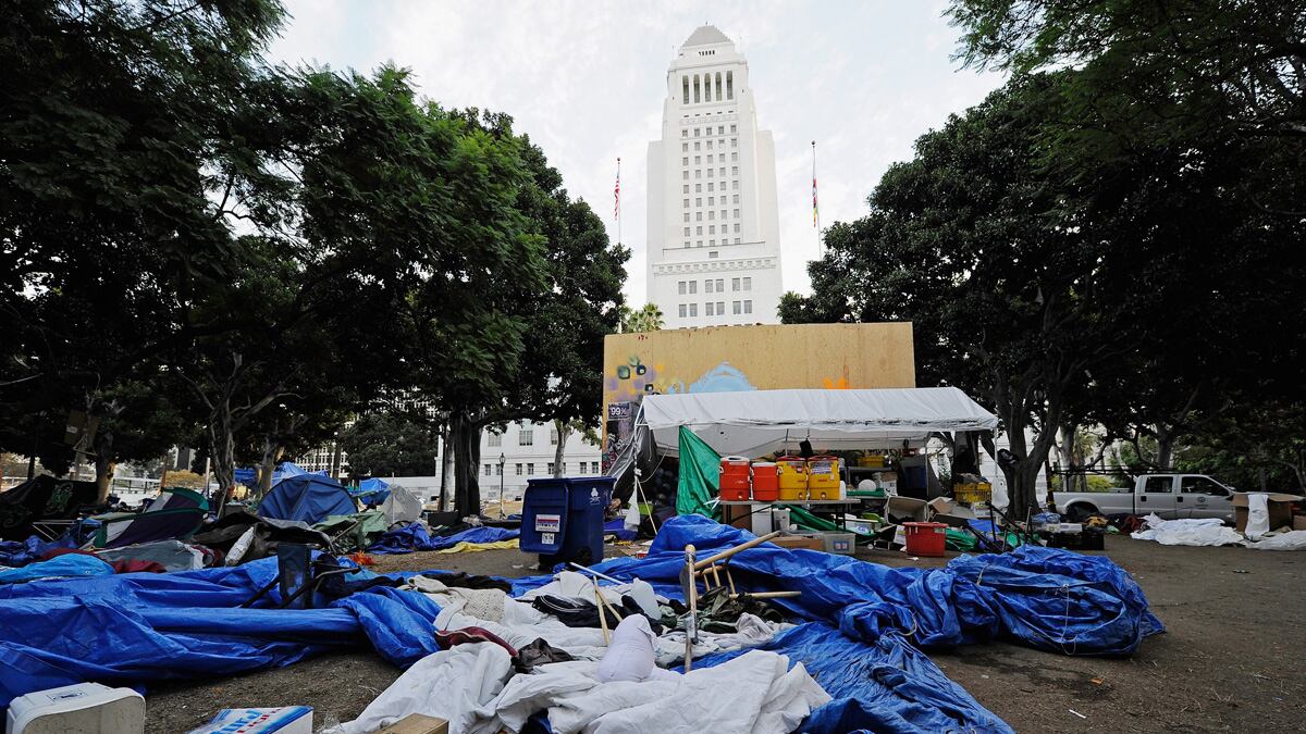 cheats/2011/12/01/occupy-la-leaves-30-tons-of-debris/occupy-los-angeles-clean-up-cheat_ianjw0