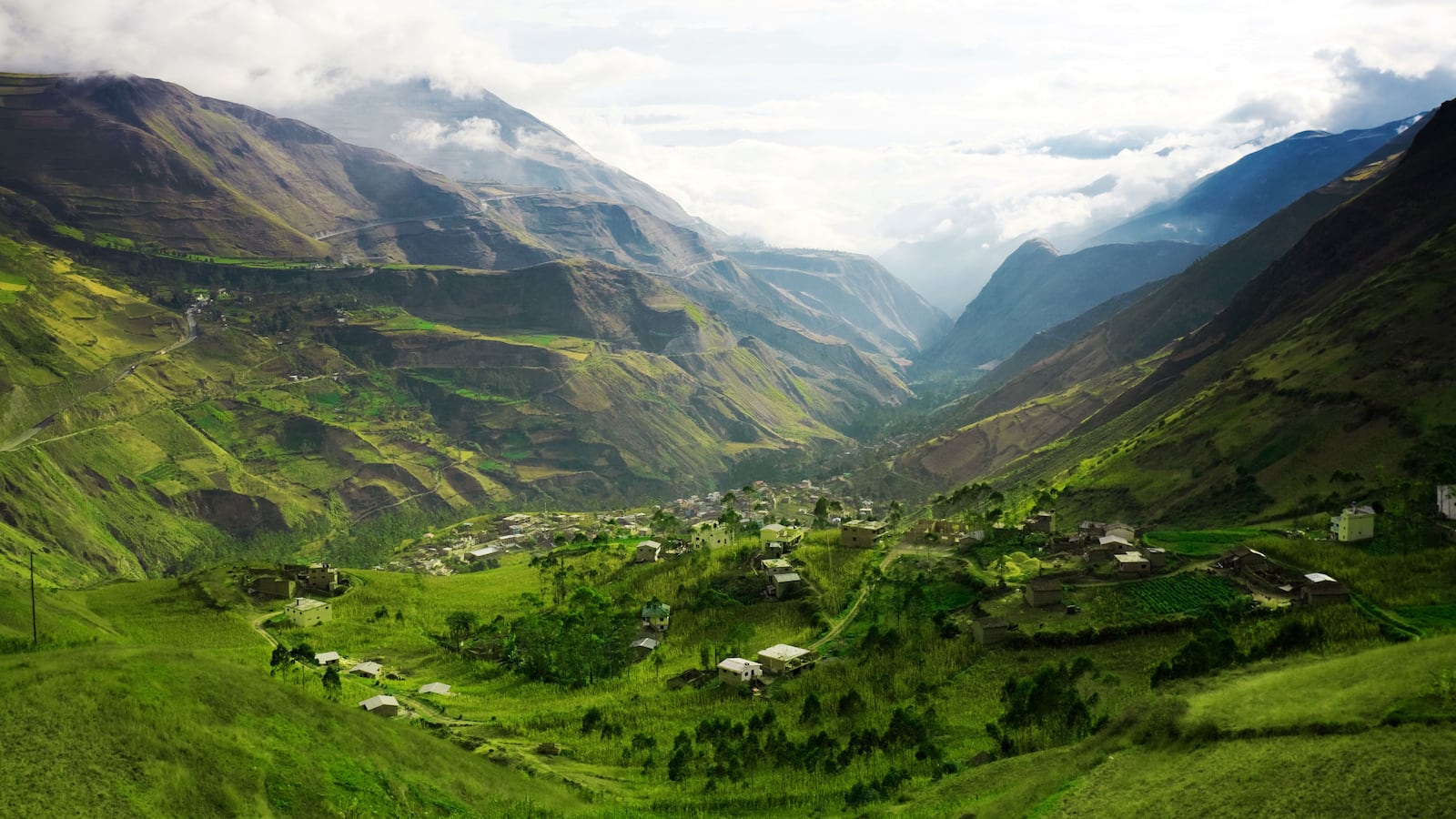 220309-ecuador-hero_clhkpi