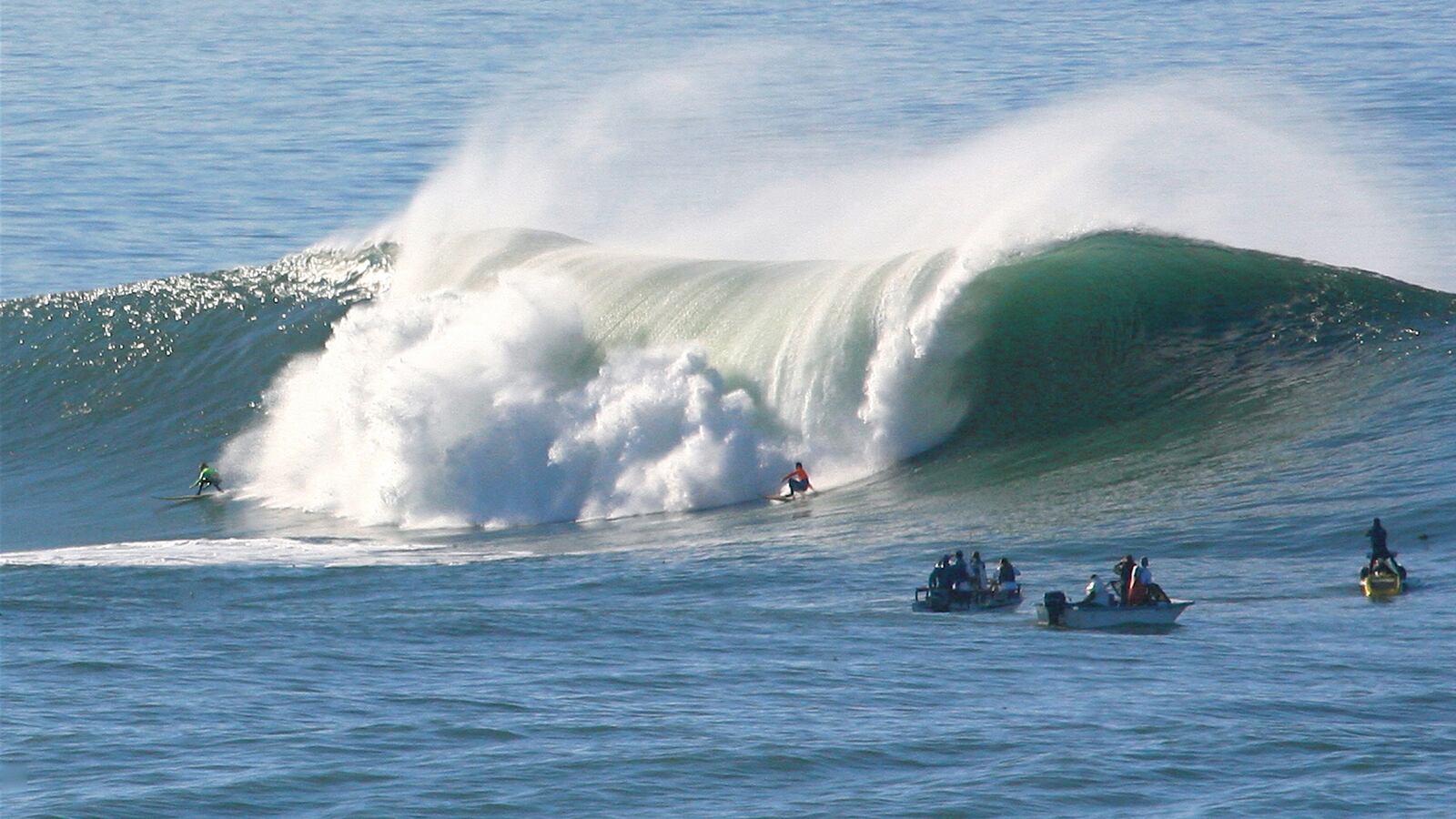 articles/2016/02/05/super-bowl-sinks-giant-surf-contest/160205-joiner-mavericks_gborrp