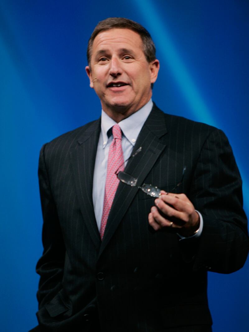 galleries/2010/08/09/20-golden-parachutes/golden-parachute---hurd_mcteak